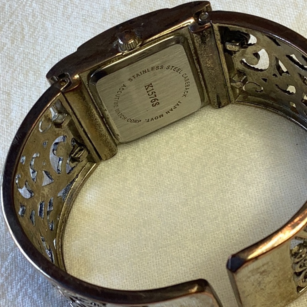 4 Watches & a Bracelet - Picture 8 of 16